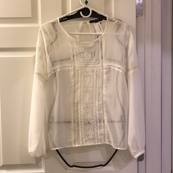 Romeo & Juliet Couture Tops - 💖 Romeo ➕ Juliet Couture White Embroidered Blouse